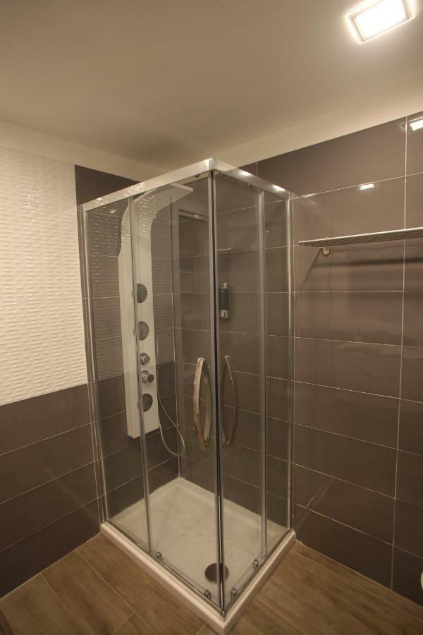 Twin Room Private Bathroom