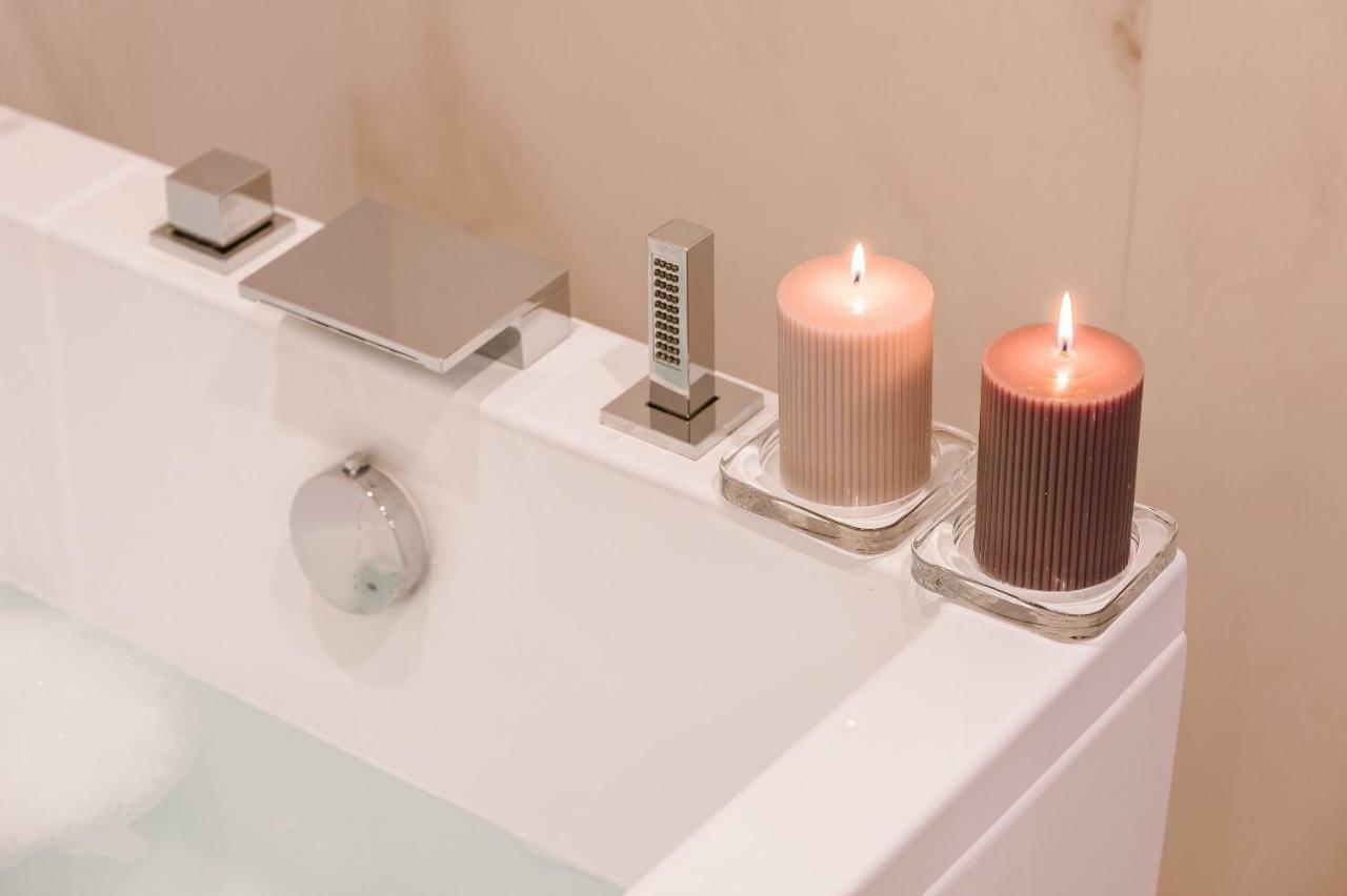 King Suite Spa Bath