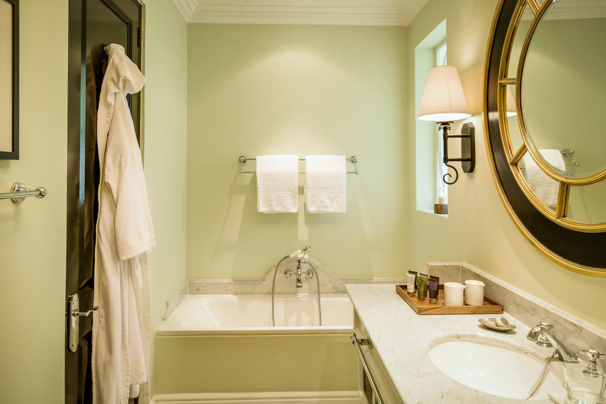 Habitación Premier con balcón y jardín