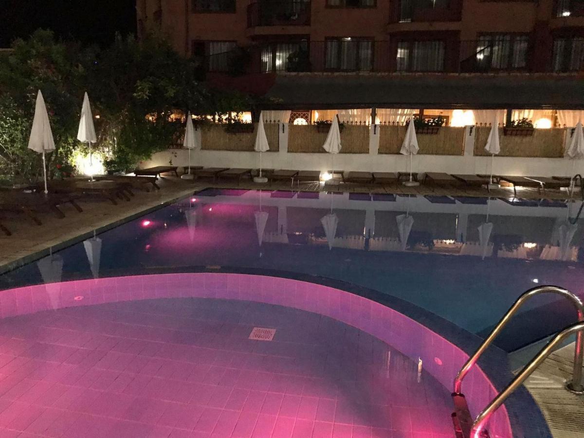 Studio Pool View