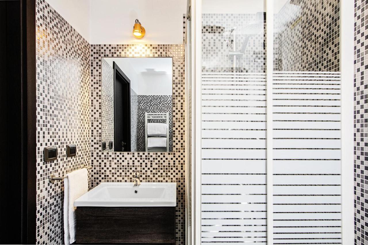 Double or Twin Room Private External Bathroom