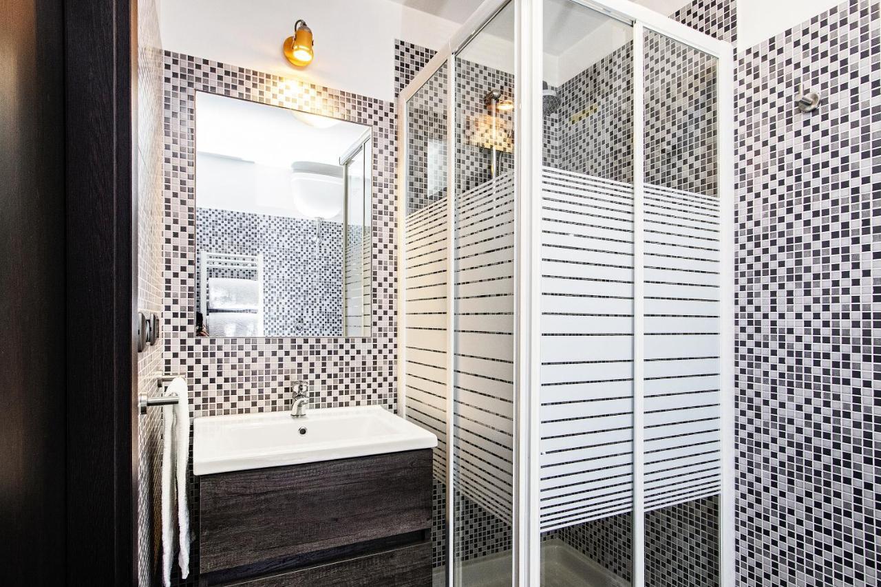 Double or Twin Room Private External Bathroom