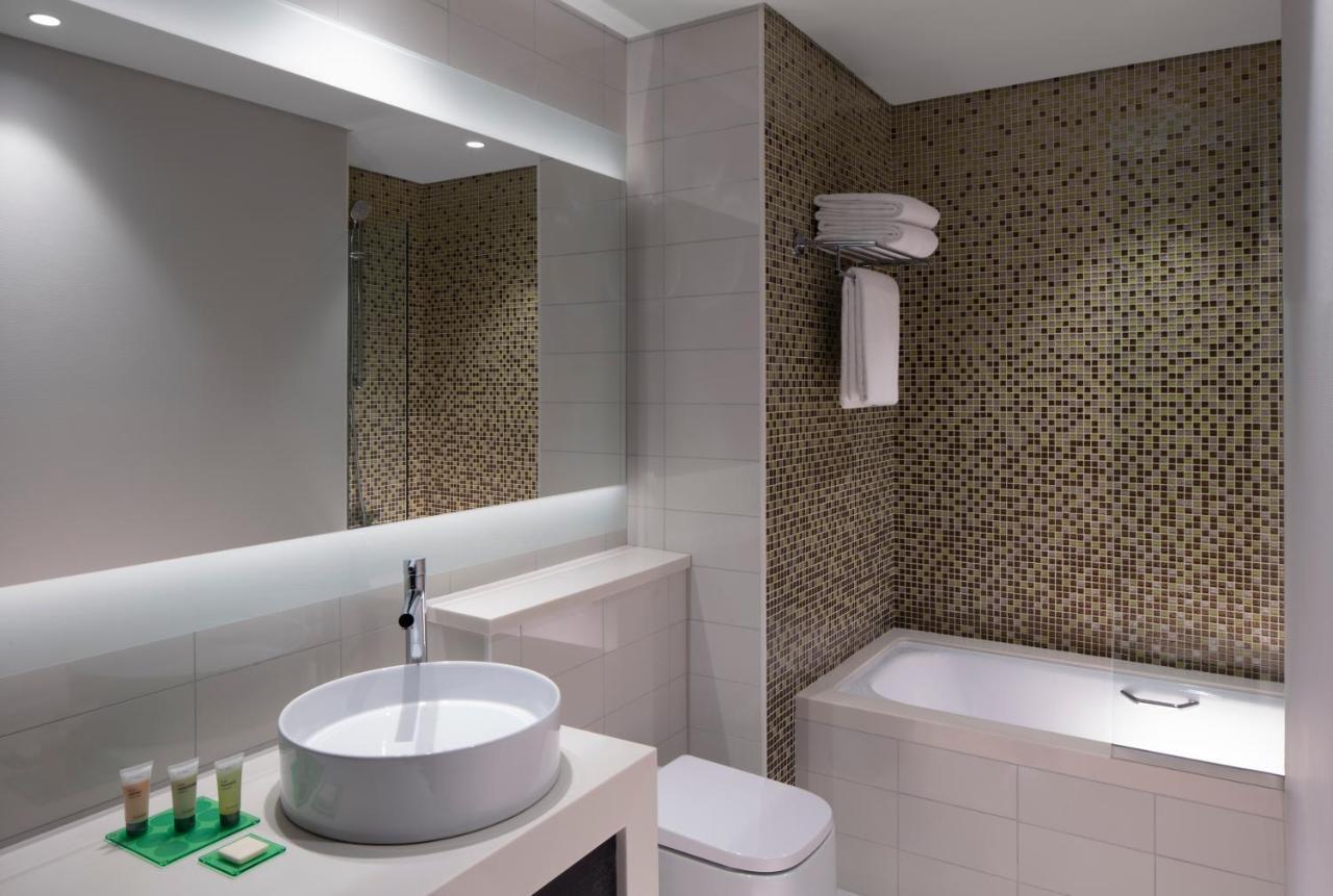 Twin Room with Sofa Bed with Free Breakfast & (15% discount on F&B , SPA and Laundry)