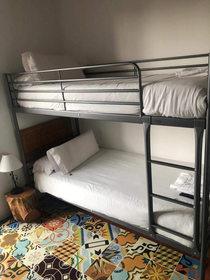 Camera Matrimoniale con Letto a Castello e Bagno Privato Esterno