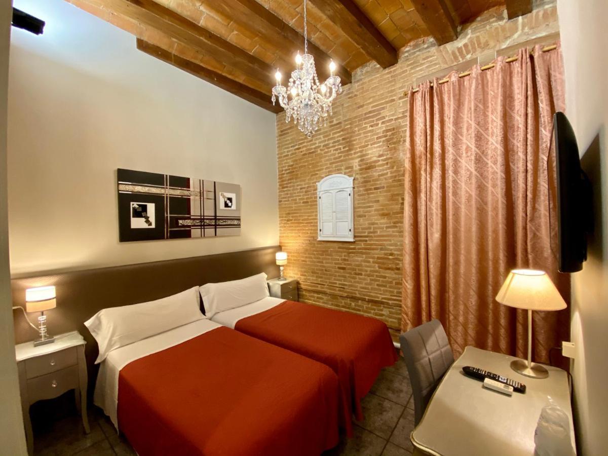 Double or Twin Room Private Bathroom