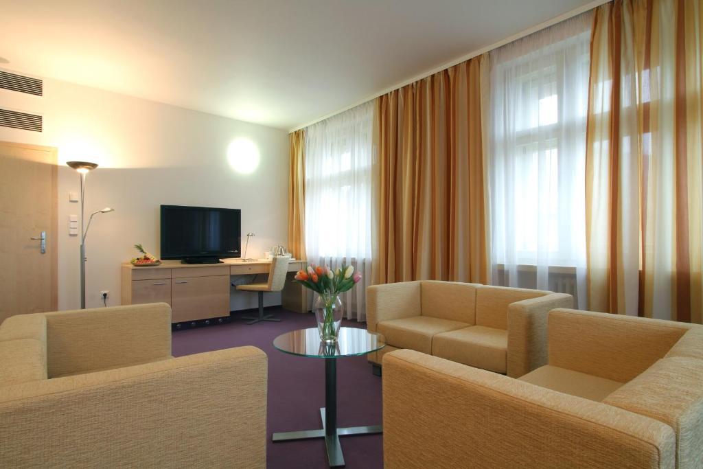 Double or Twin Room,10835431:JPEG