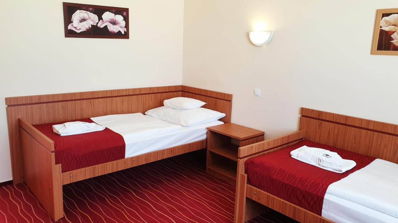 Standard Triple Room 3 Single Beds
