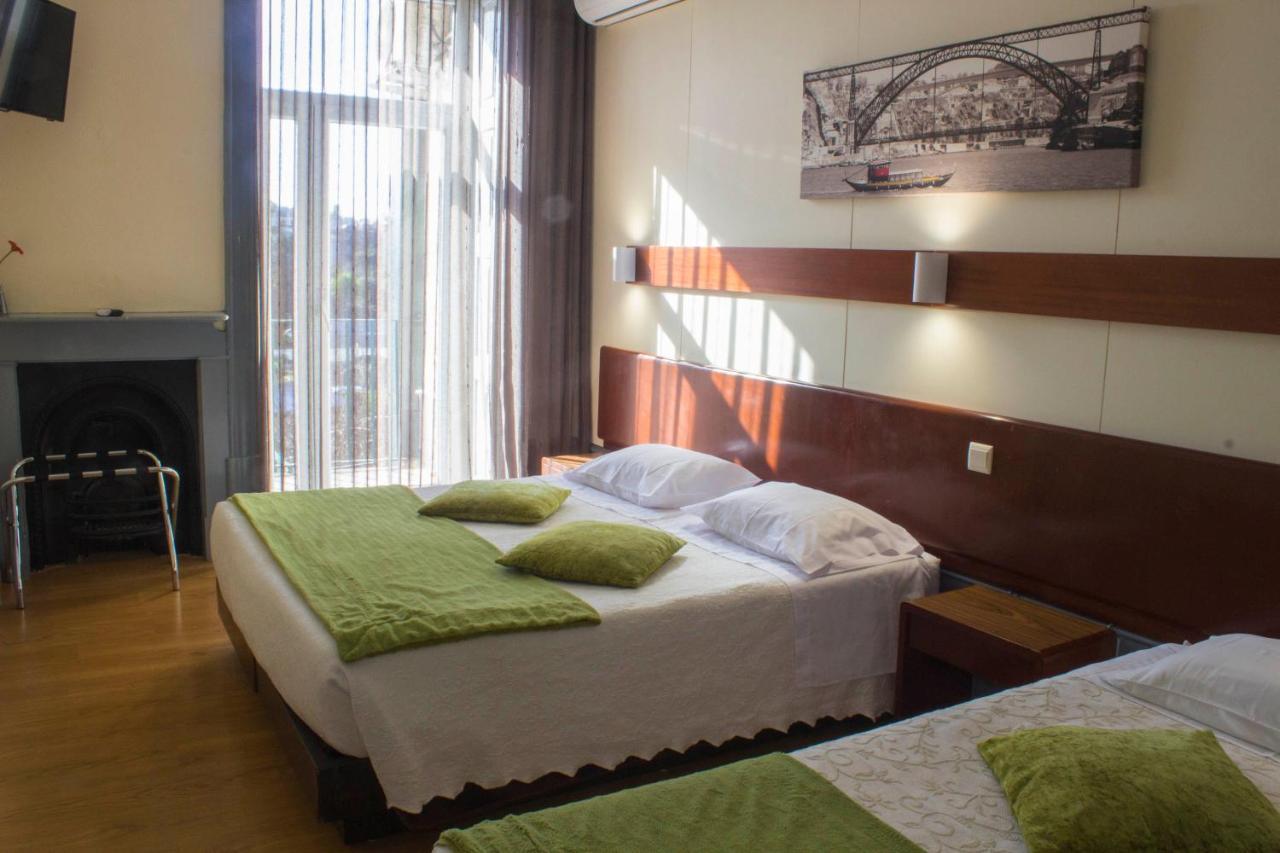 Triple Room with Balcony and Garden View,983194801:JPEG