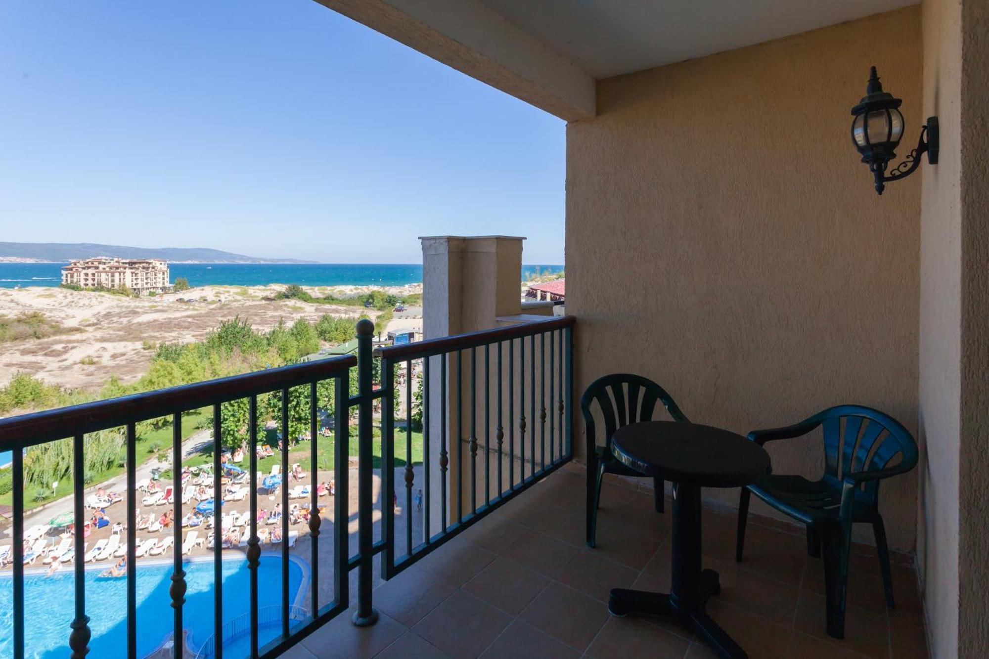 Deluxe Double or Twin Room with Side Sea View,681982899:JPEG