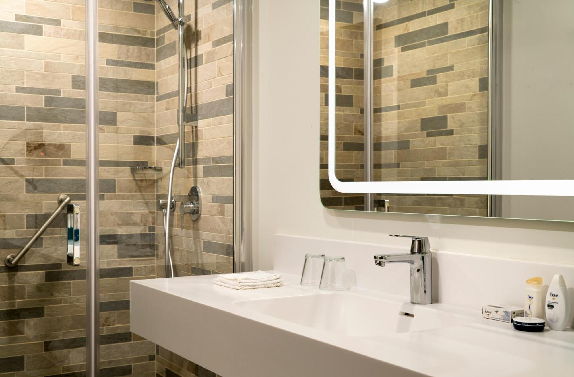 Standard Room with Forest View,1011760297:JPEG