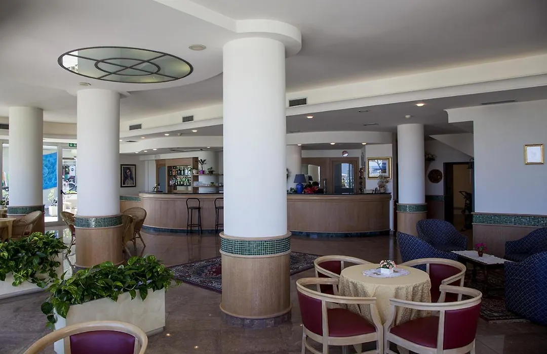 Hotel Dei Cesari-1
