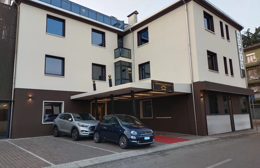 Hotel Floris-1