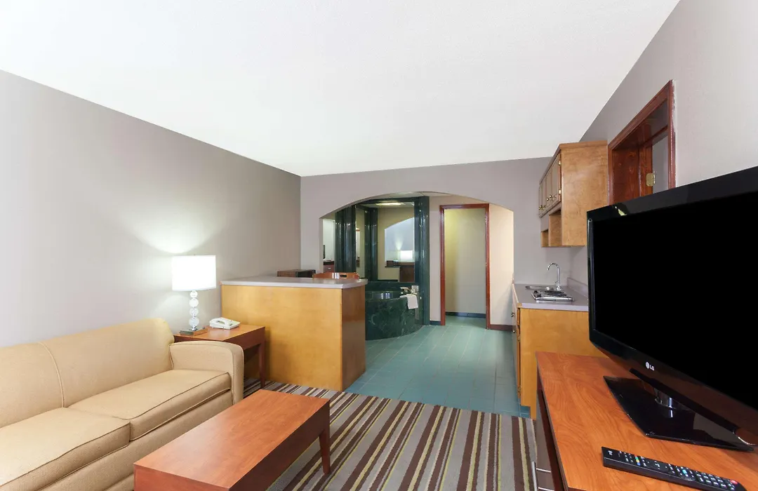 Super 8 By Wyndham Clarksville Northeast-1