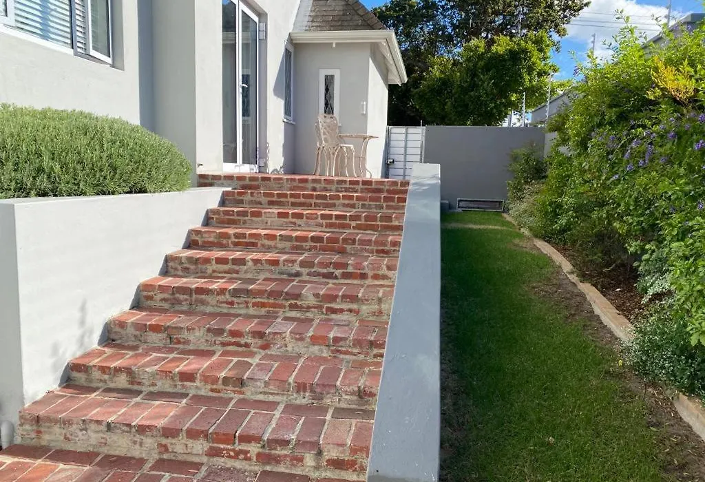 Spacious Guest Apartment In Rondebosch-1