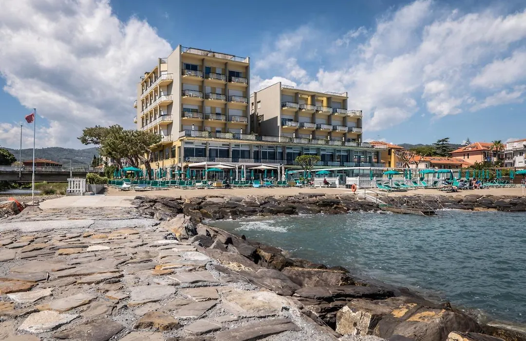 Hotel Bellevue Et Mediterranée-1