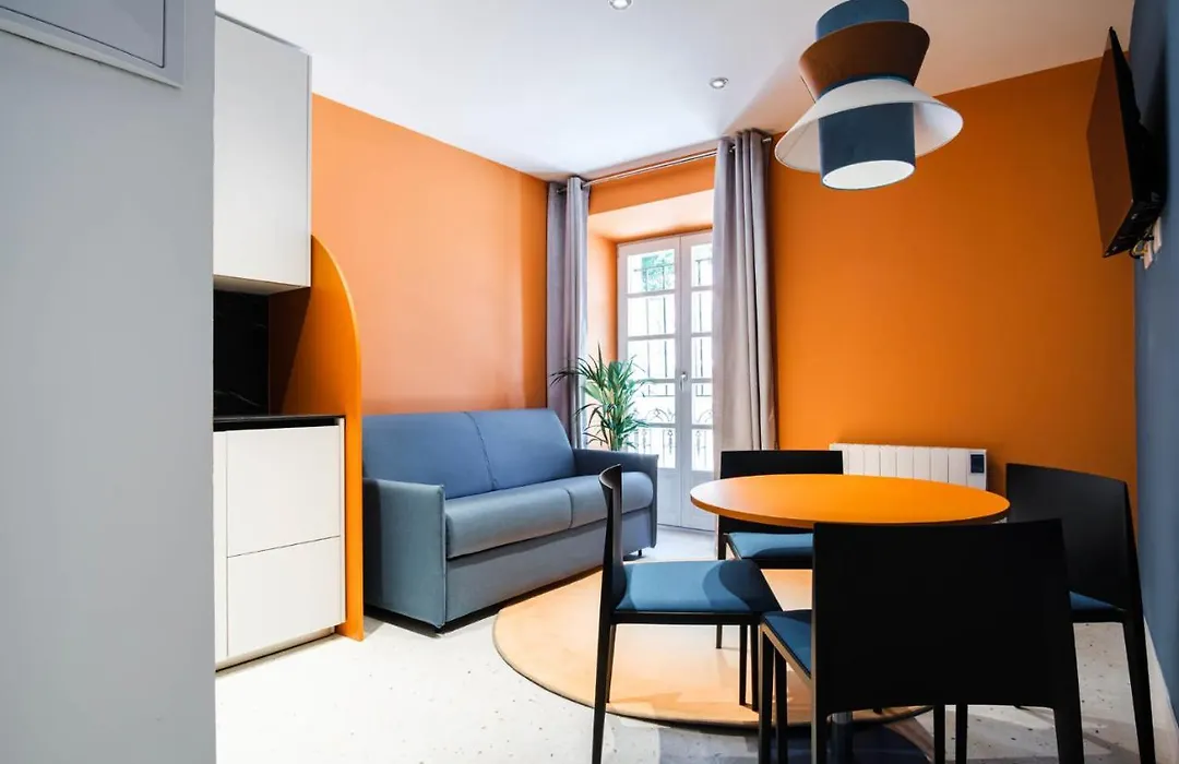 Apartamentos El Reloj-1