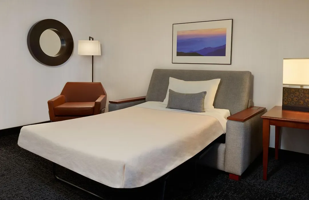 Courtyard By Marriott Calgary Airport-1