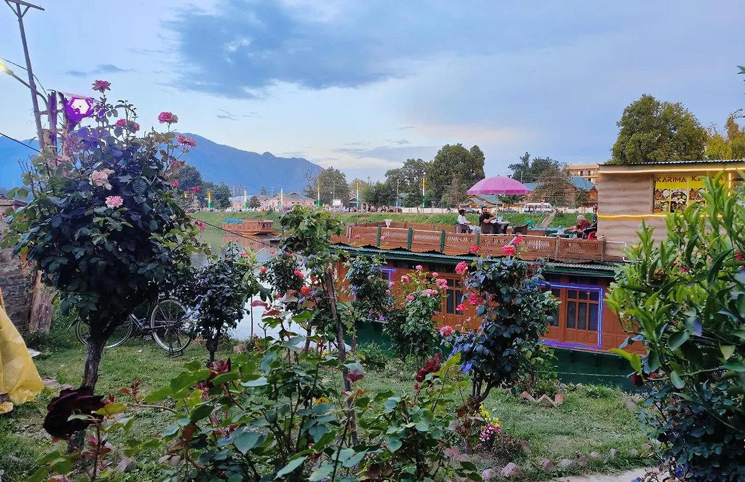 Houseboat Karima Palace-1