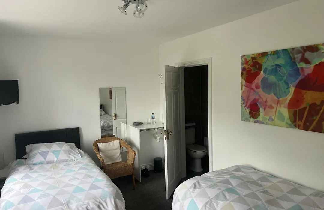 Five Oaks Bed & Breakfast With Free Parking, Tranquil Setting-1
