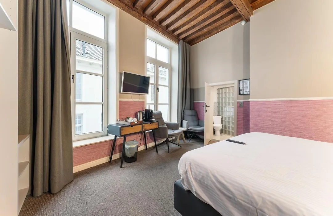 Hotel Karel De Stoute-1