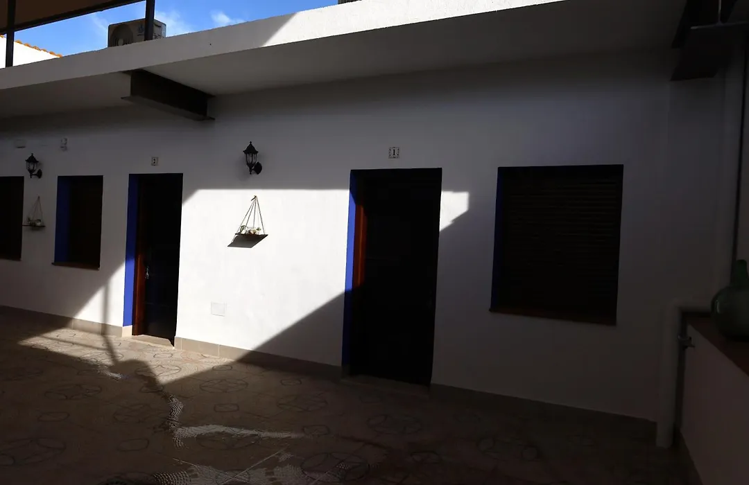 Hospedium Hostal La Paz Parking Gratis-1