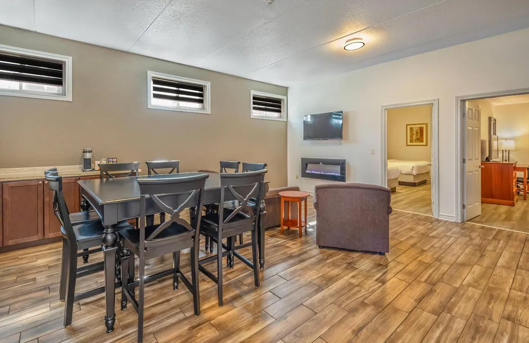 Comfort Inn & Suites Thousand Islands Harbour District-1