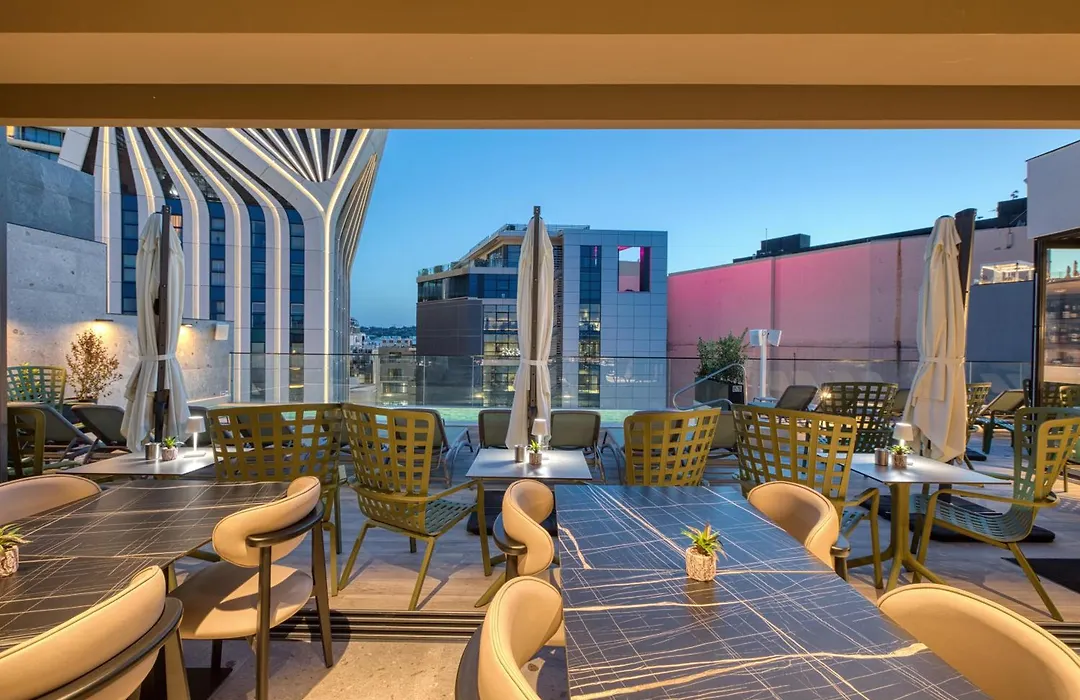 VITA Hotel&Rooftop-1