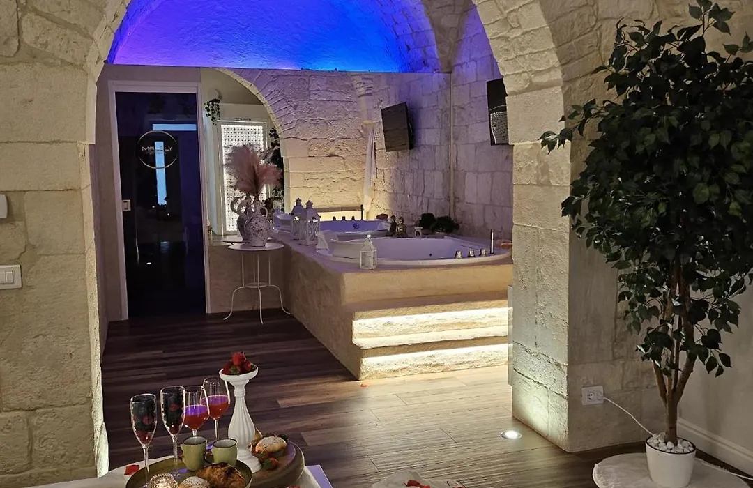 Malely Suite con Jacuzzi Privata - Martina Franca-1