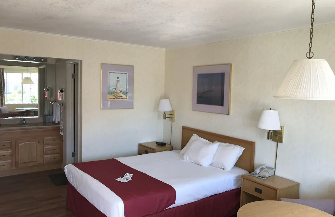Travelodge By Wyndham Mackinaw City-1