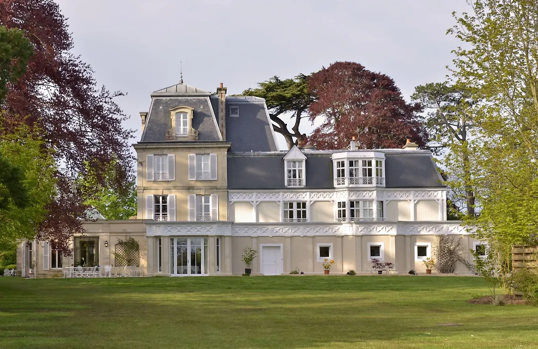 Chateau La Cheneviere-1