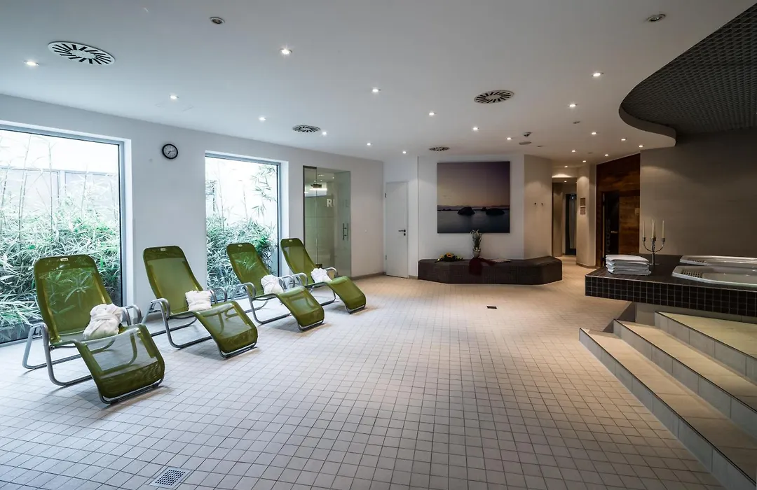 Ramada By Wyndham Dresden-1