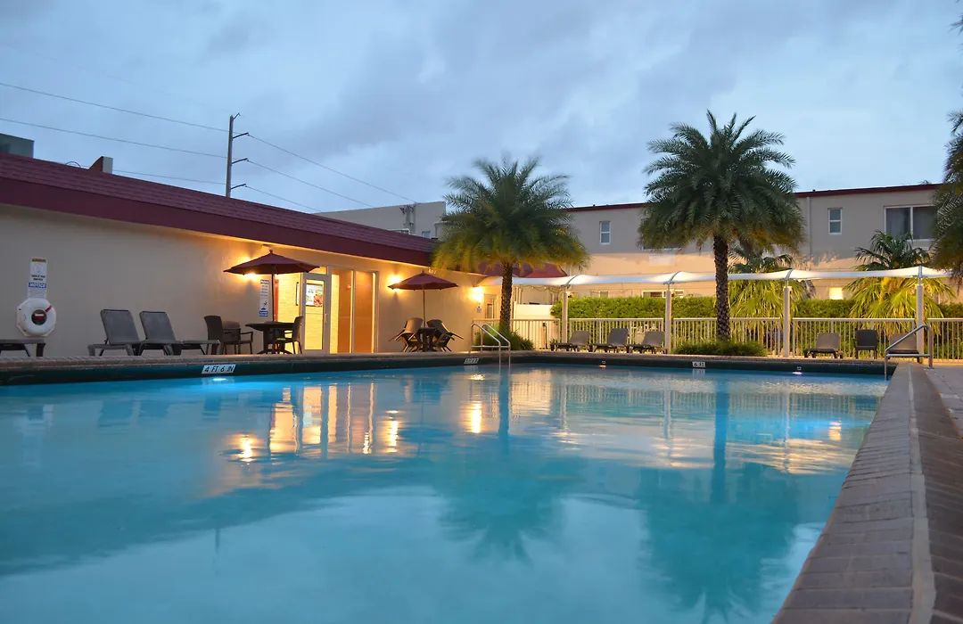 Ramada By Wyndham Miami Springs/Miami International Airport-1