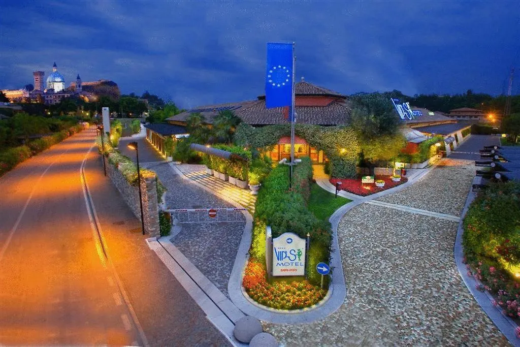 Vip'S Motel Luxury Accommodation & Spa-1