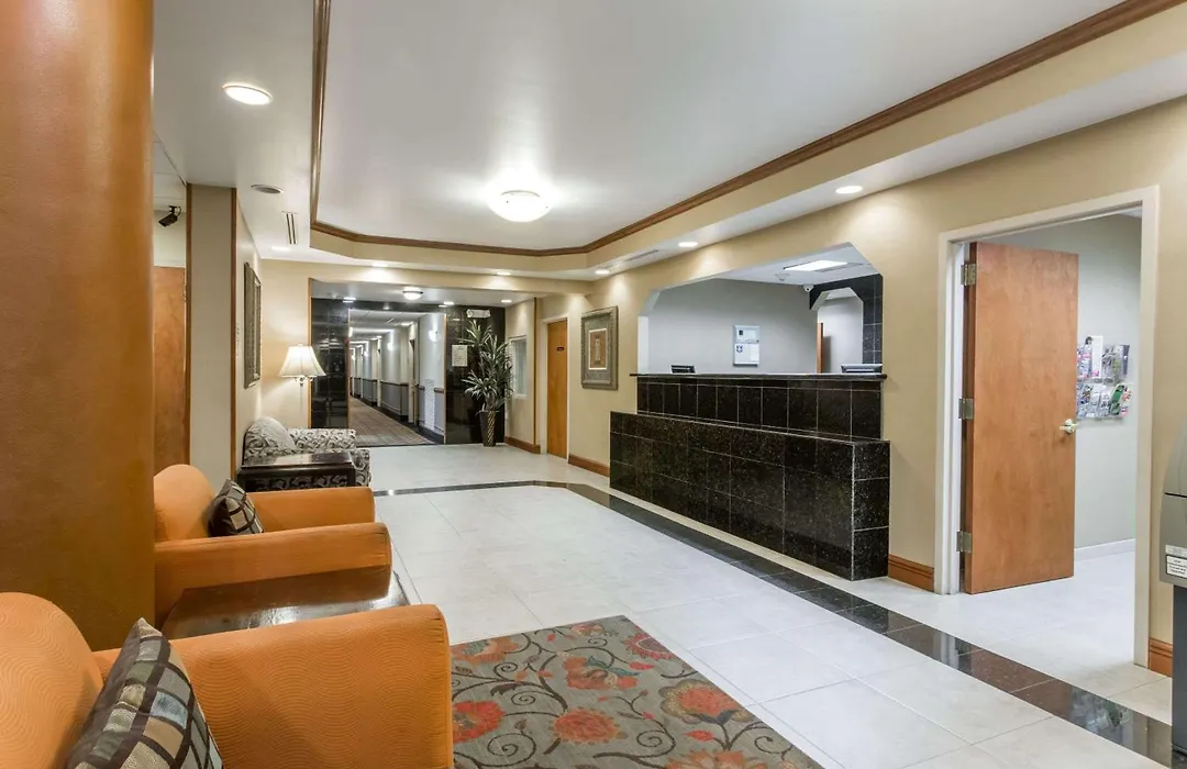 Days Inn & Suites By Wyndham Fort Pierce I-95-1