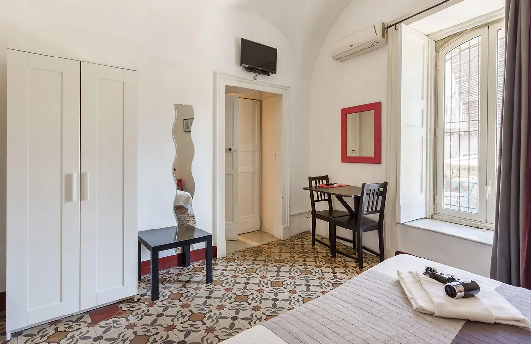 Da Gianni E Lucia Rooms With Bathroom In The City Center-1