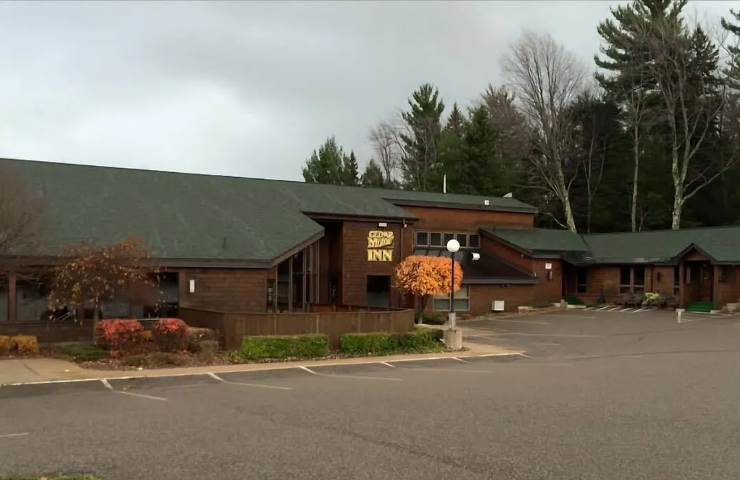 Cedar Motor Inn-1