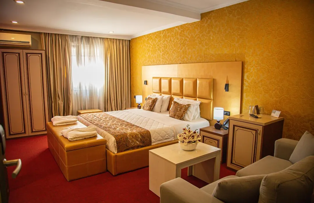 Hotel Deluxe-1