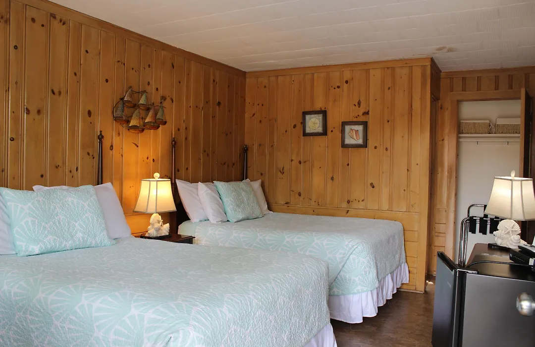 Town & Beach Motel-1