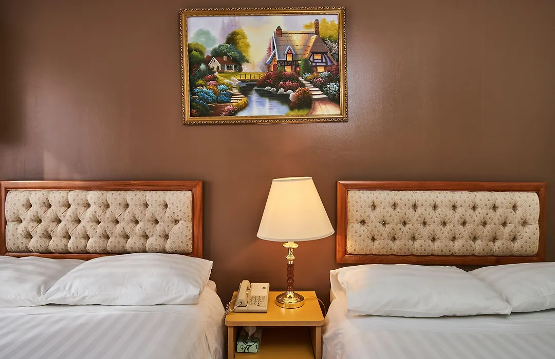 Flushing Hotel-1