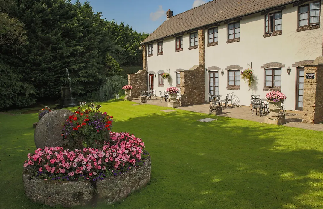 The Greyhound Inn And Hotel-1