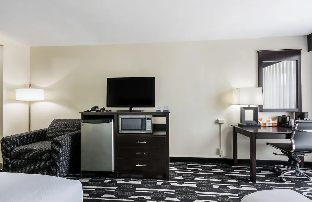 Bricktown Hotel & Extended Stay-1