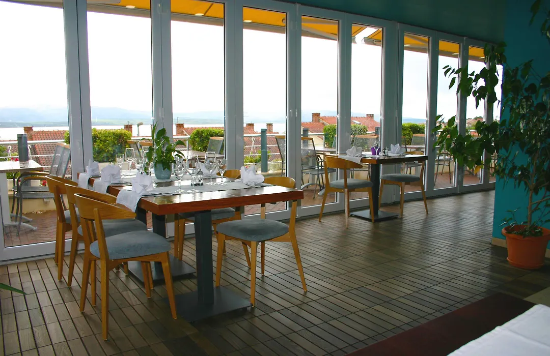 Apartments Villa Azzurra Bol-1