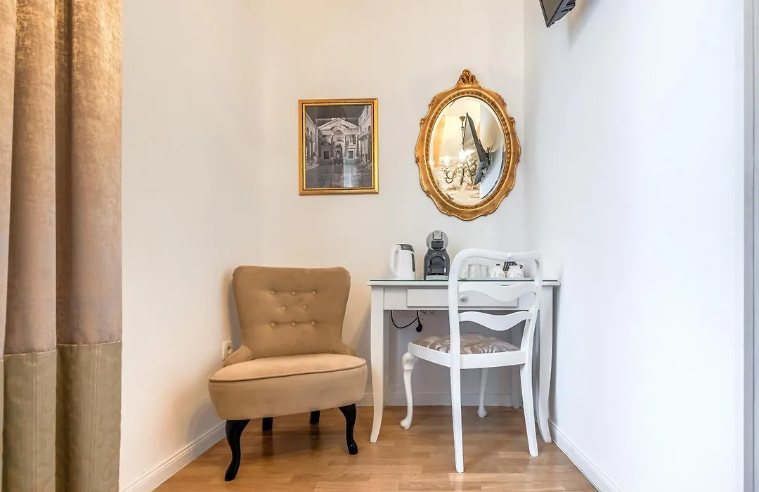 Le Monde - Vintage Accommodation-1