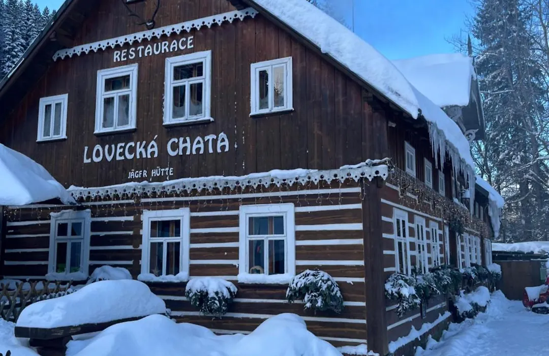 Lovecka Chata-1
