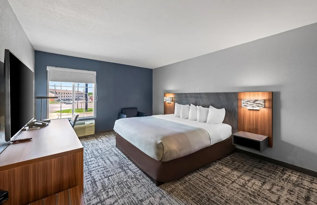 Quality Inn & Suites Manhattan-1