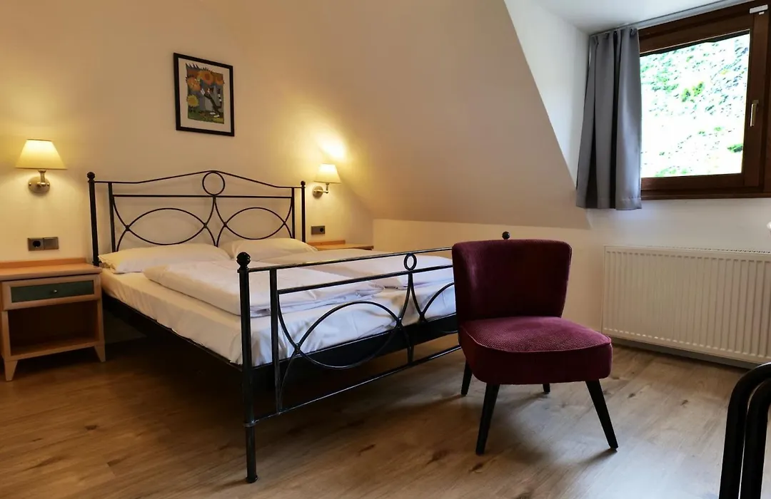 Hotel-garni-Kachelburg-1