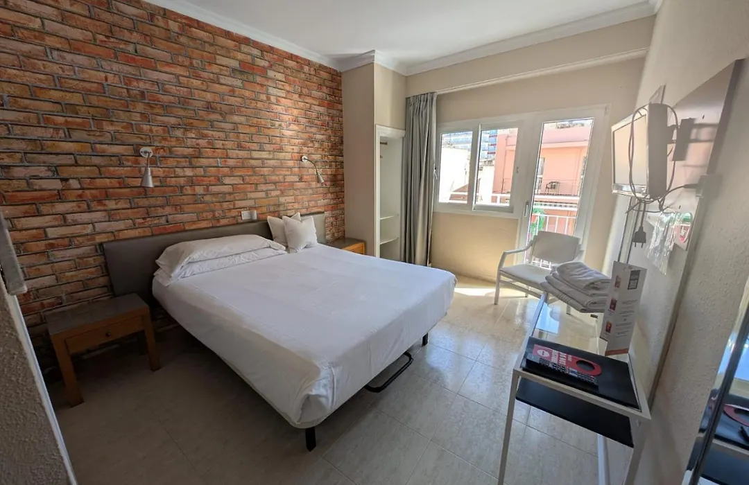 Hostal Mar Del Plata (Adults Only)-1
