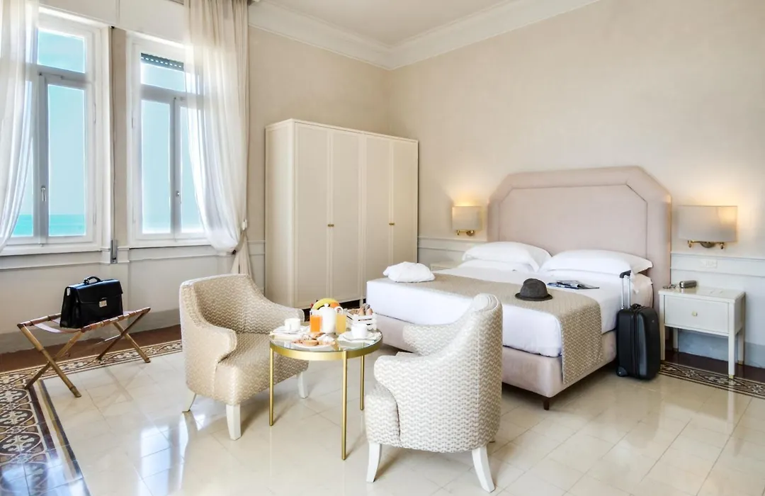 Grand Hotel Royal-1