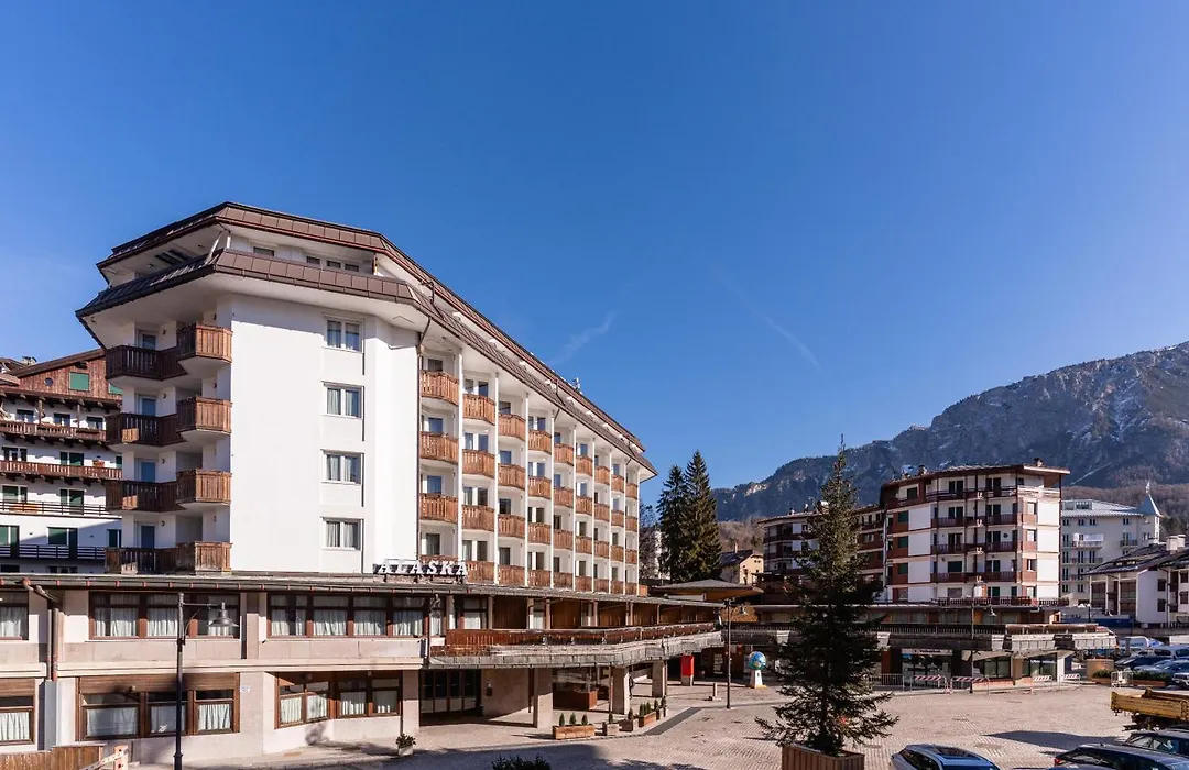 Hotel Alaska Cortina-1