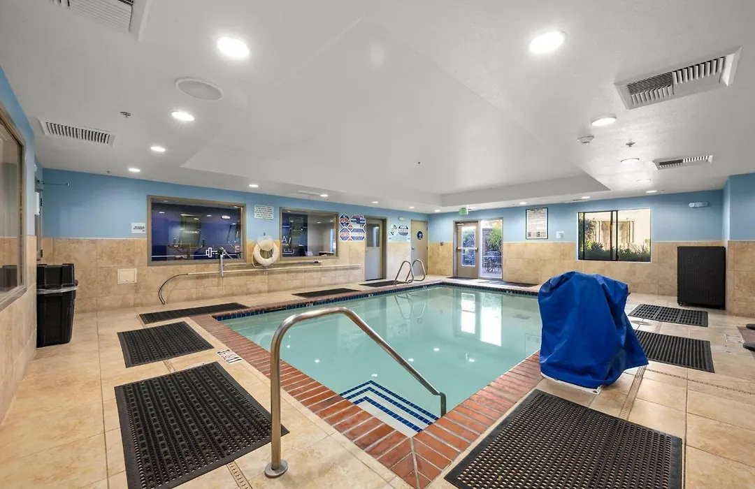Holiday Inn Express Hotel & Suites Lincoln-Roseville Area By Ihg-1